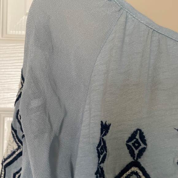 LUCKY Brand light blue top, MEDIUM - Picture 4 of 7